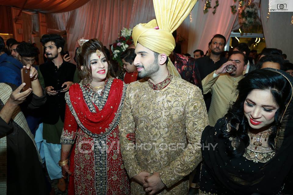 Awesome Photos of Aiman khan with her Parents and Siblings on her Wedding Day